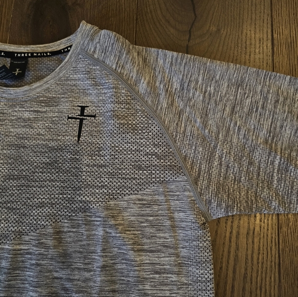 Three Nails Seamless Mens Tee Size M - Picture 2 of 5